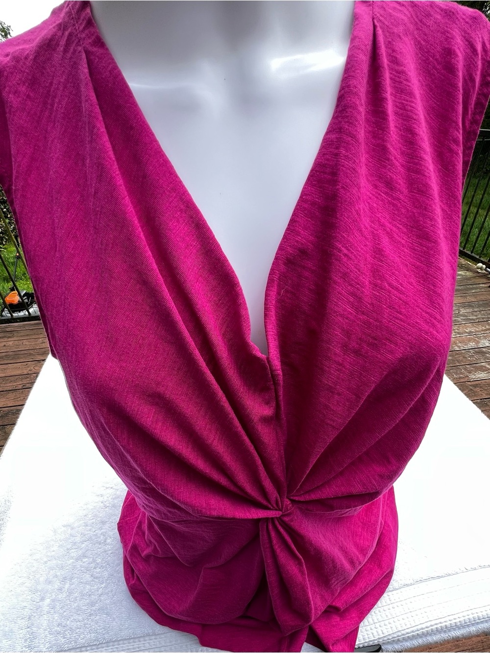 Eddie Bauer Fuchsia Twist-Front Sleeveless Blouse. Size L. 18WX26L.